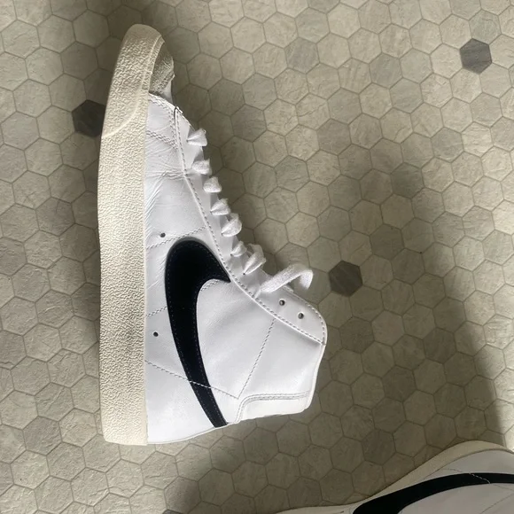 Selling these white high top Nike blazers! There clean and in perf condition! - Picture 4 of 5